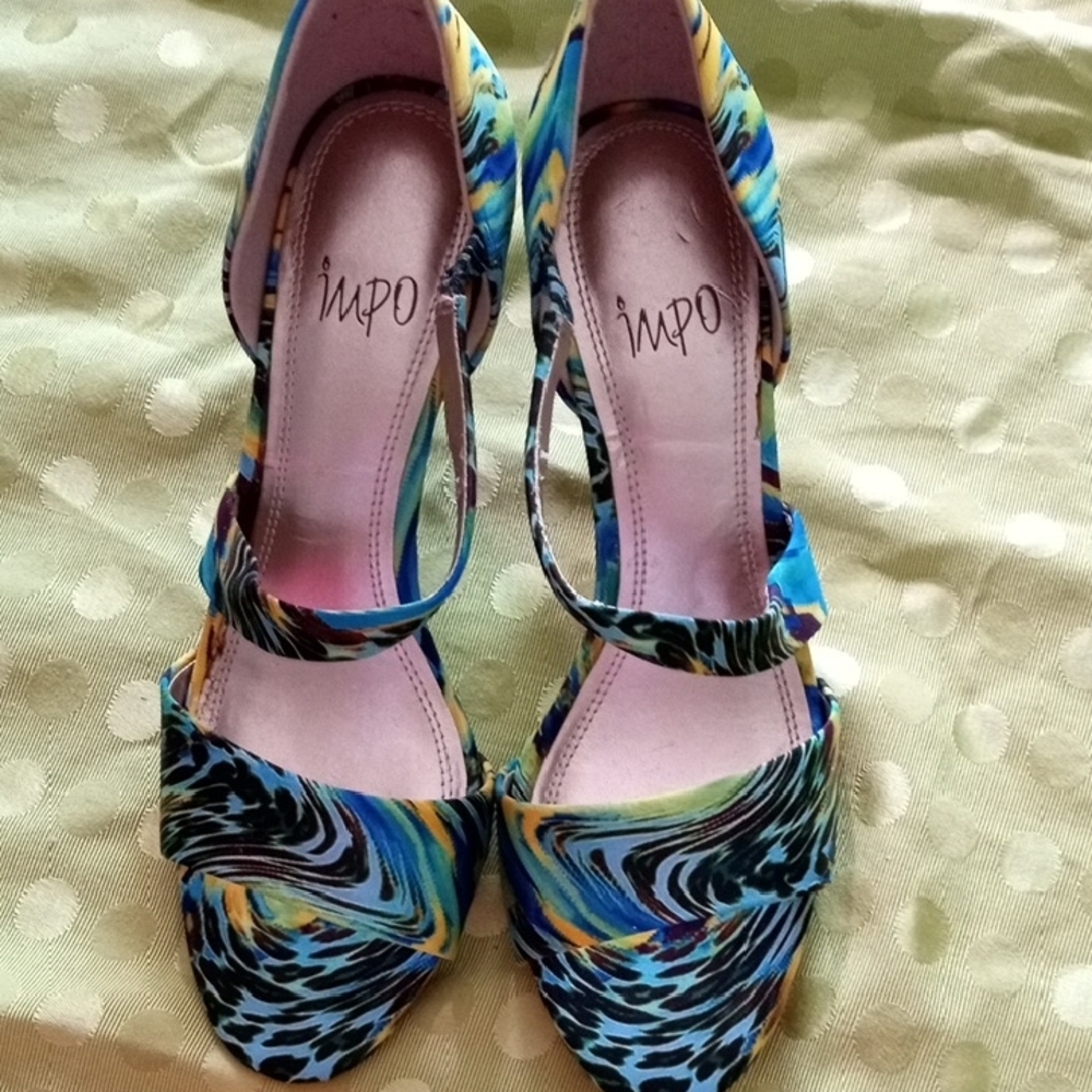 Impo Women's Vibrant Swirl Heels